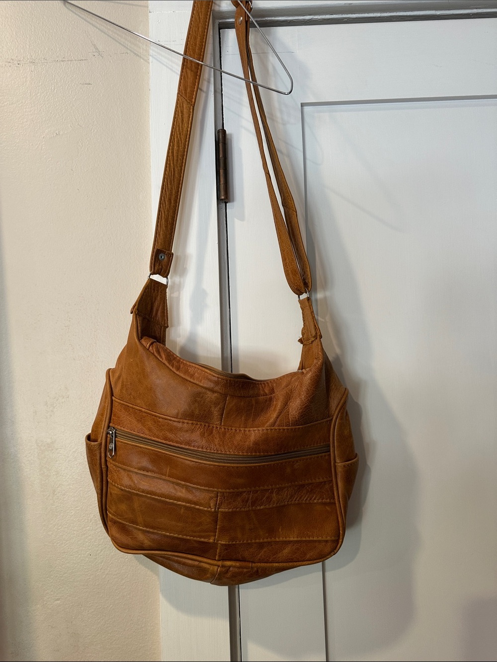 Classic Tan Leather Crossbody Bag - Timeless Everyday Style